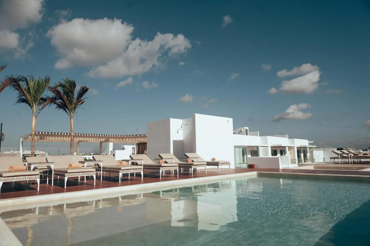 Antera Hotel & Residences Плая-дель-Кармен 4*,